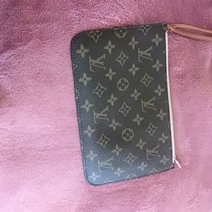 Louis Vuitton pouchette